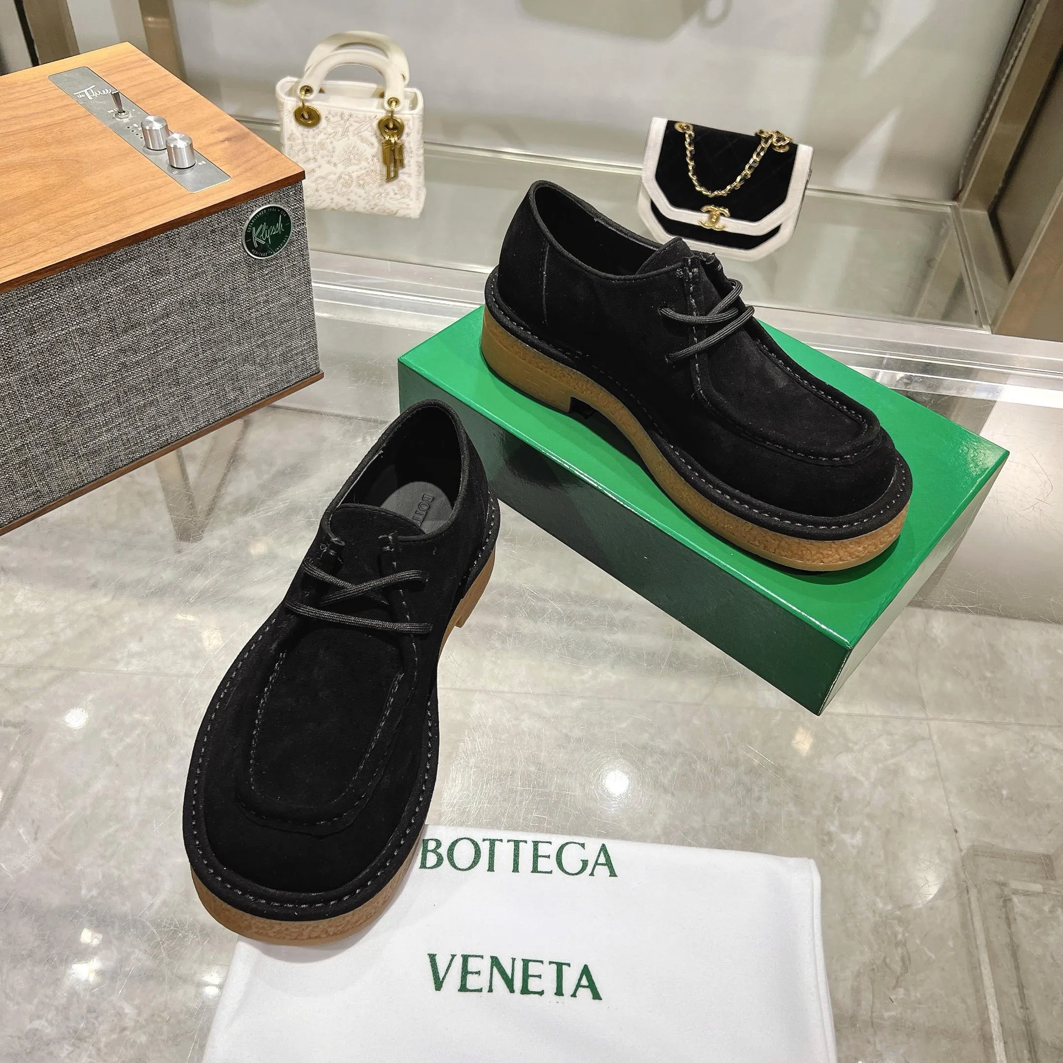 [BV] Top P: 740💰Size for couples: 35-44 (Female 40, Male 38 45, custom-made, non-refundable) Bottega Veneta classic Bottega Veneta counter model! Big square head! Strappy deep-mouth shoes! Reproduction of the original board! The feet are super domineering! Original molded outsole! High-grade mercerized cow velvet! Solid color Niuli!